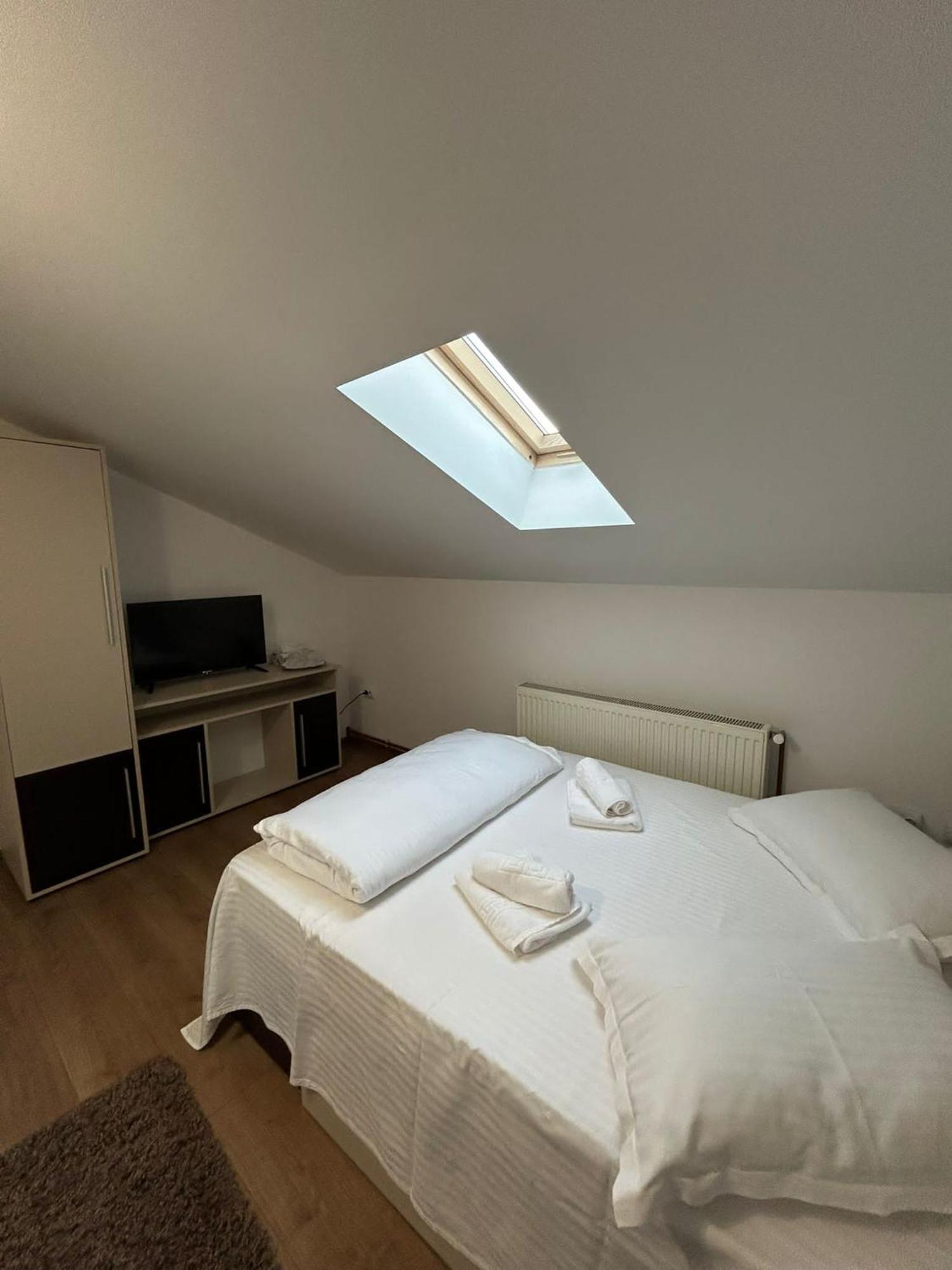 Complex Zeus Hotel Leresti Room photo