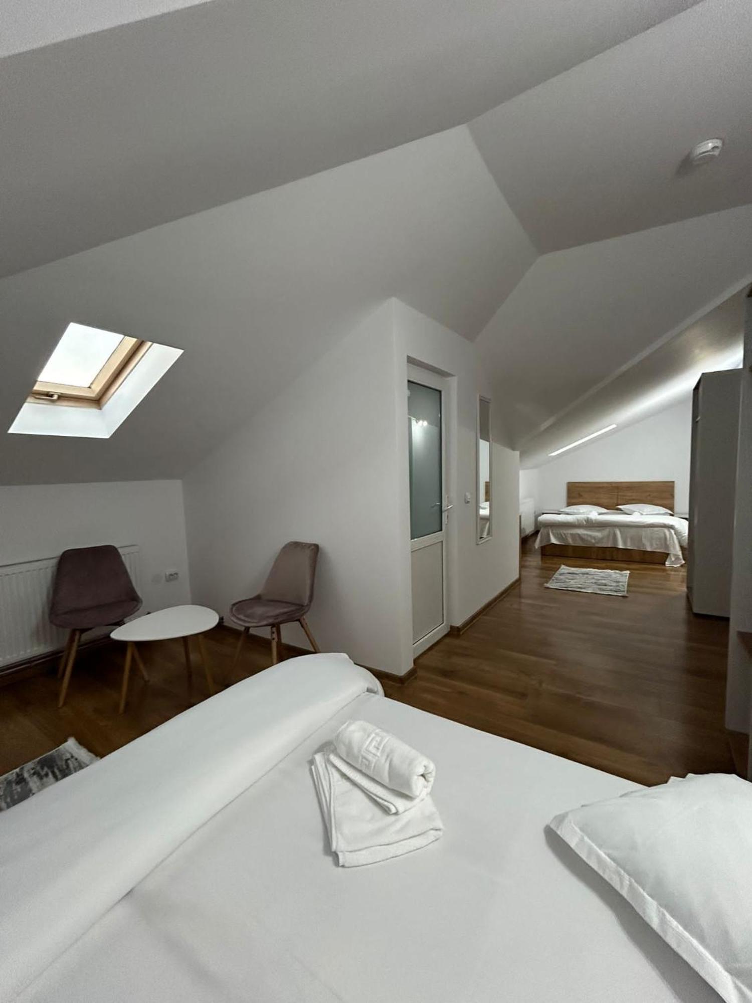 Complex Zeus Hotel Leresti Room photo