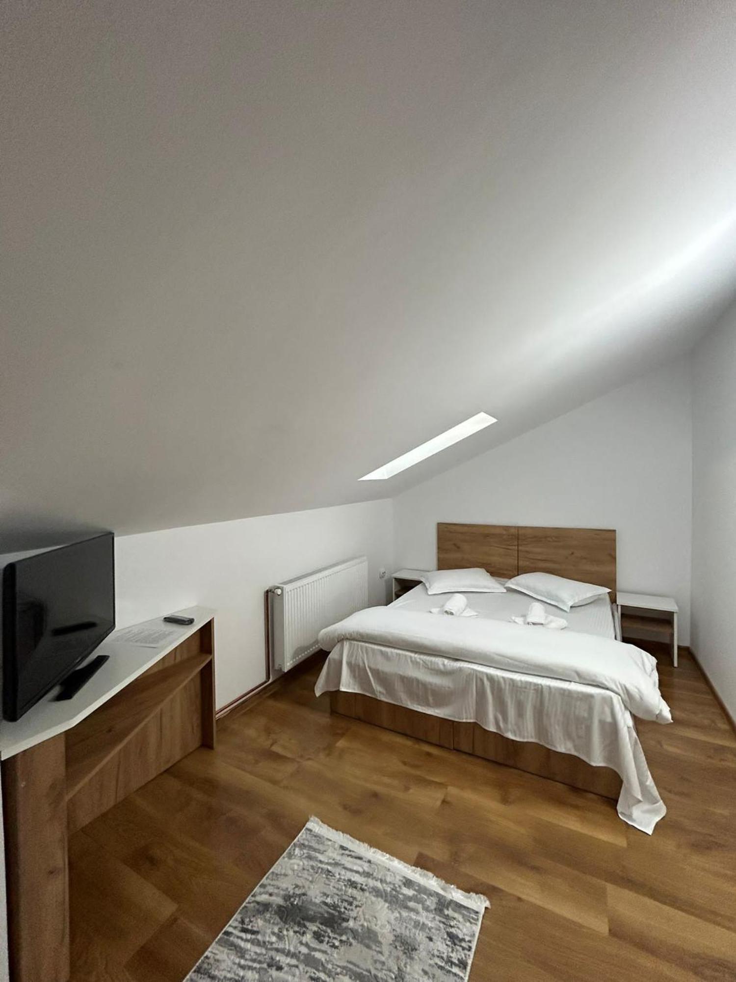 Complex Zeus Hotel Leresti Room photo