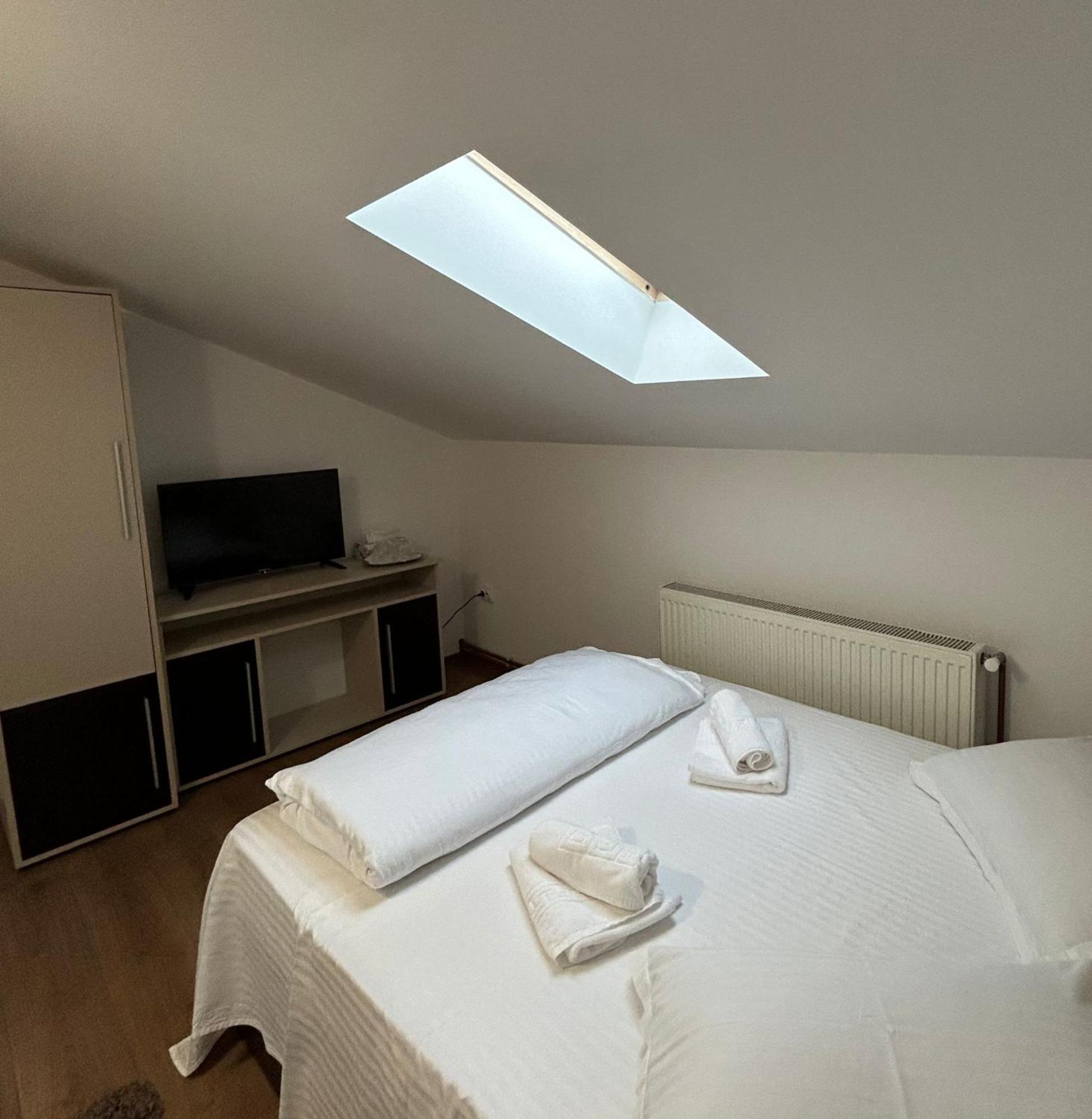 Complex Zeus Hotel Leresti Room photo