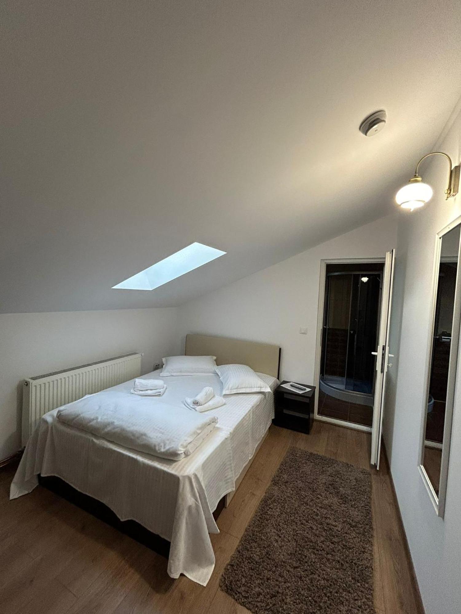 Complex Zeus Hotel Leresti Room photo