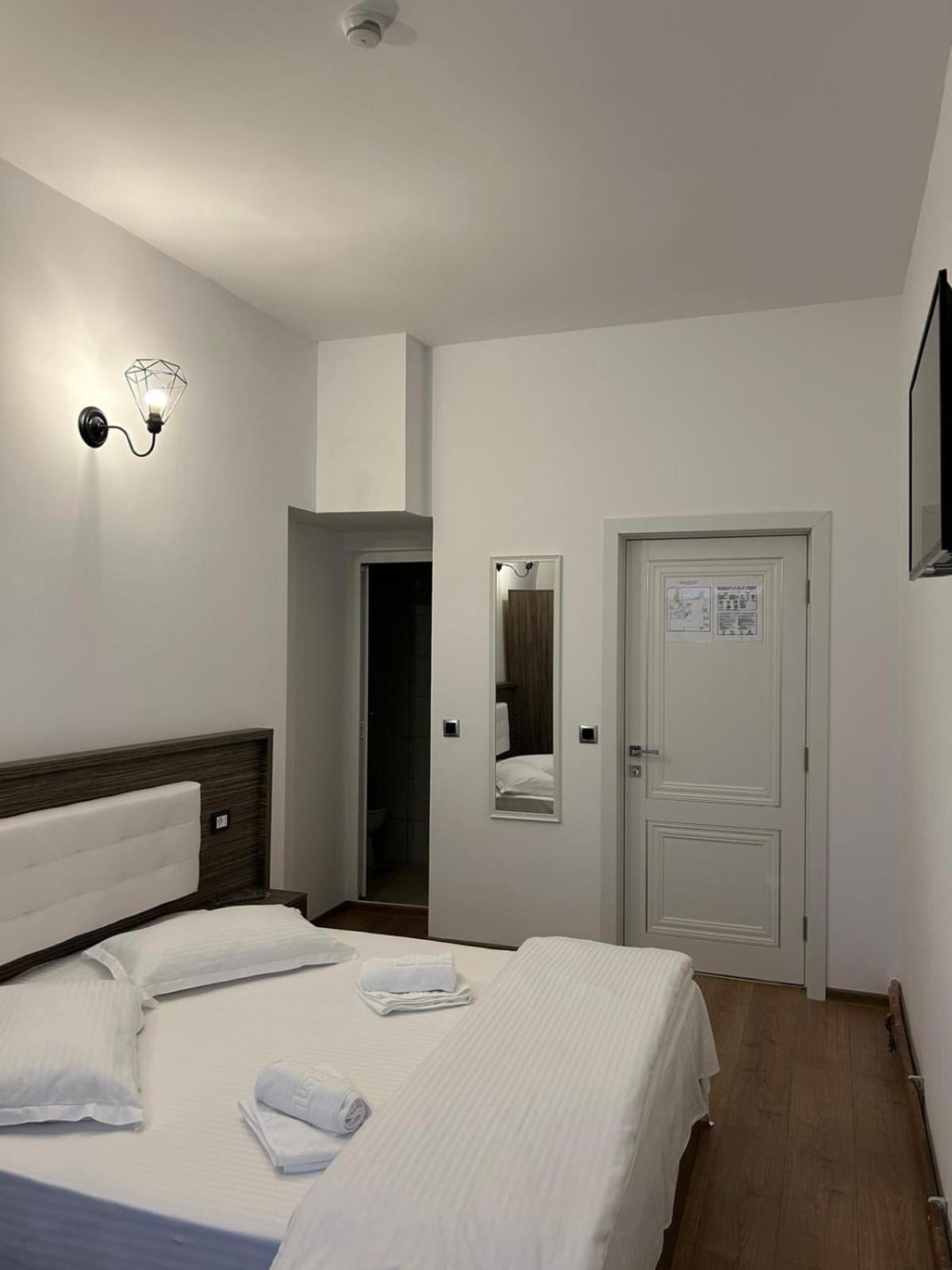 Complex Zeus Hotel Leresti Exterior photo
