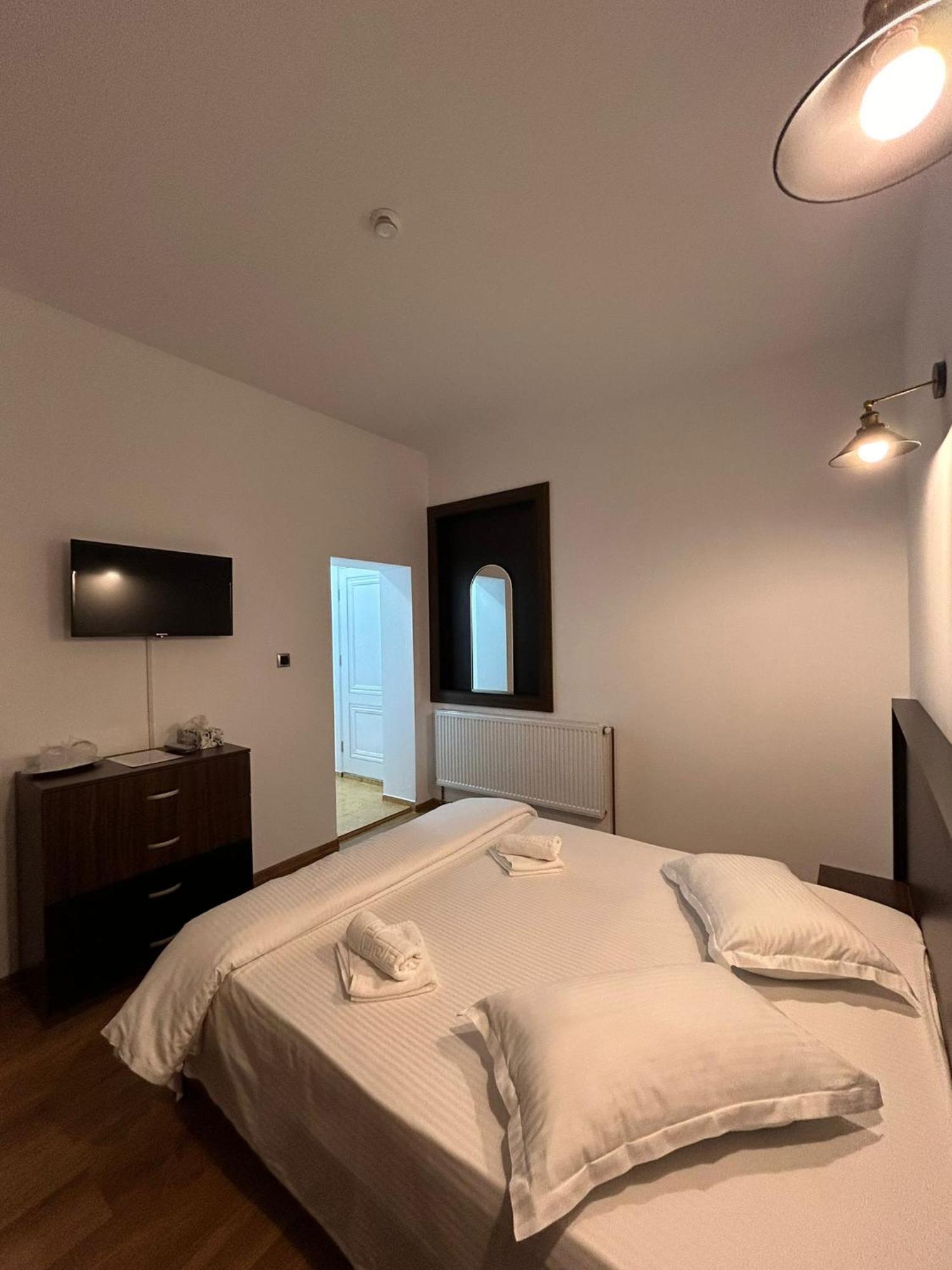 Complex Zeus Hotel Leresti Room photo